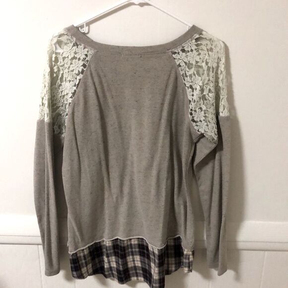 Women’s Hazel Pull Over Top with  Lace Shoulder - Picture 2 of 5